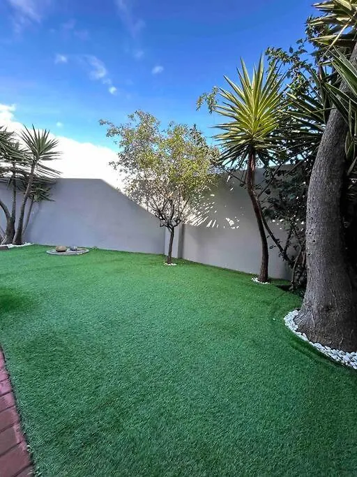 The Great Escape 5 Mins Away From Blouberg Beach Cape Town