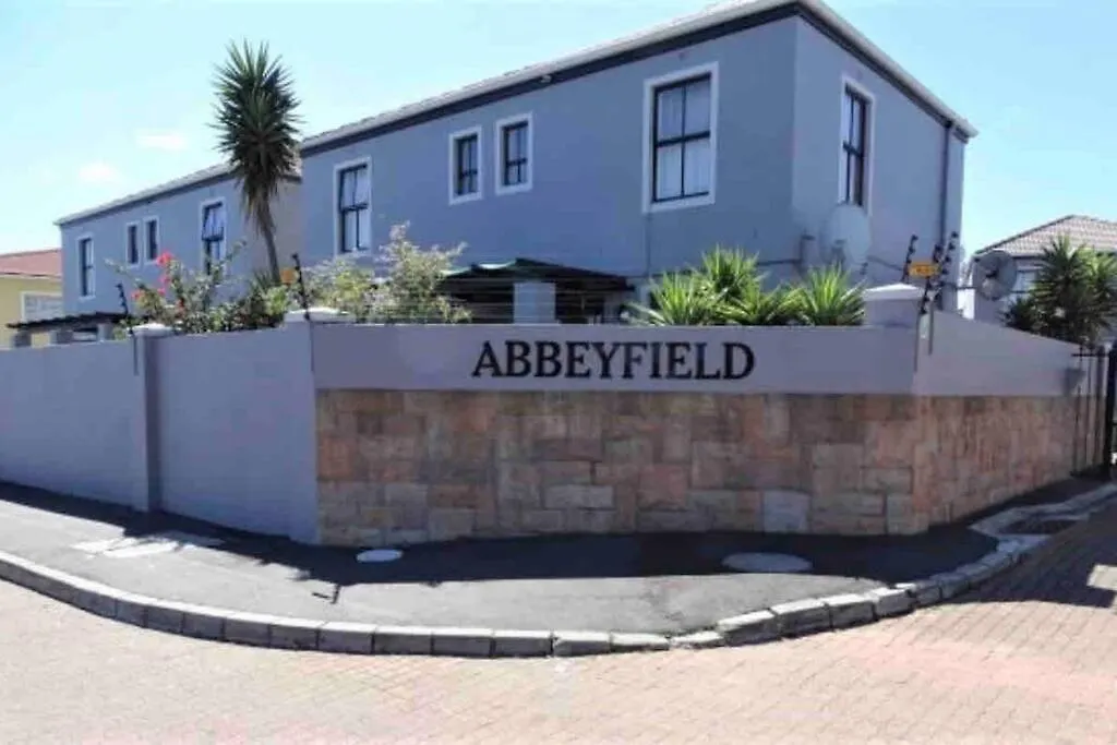 The Great Escape 5 Mins Away From Blouberg Beach Cape Town